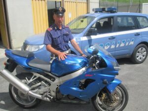 Polizia stradale moto rubata