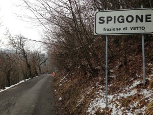 L'accesso al borgo di Spigone da ieri interrotto per chi sale da Vetto